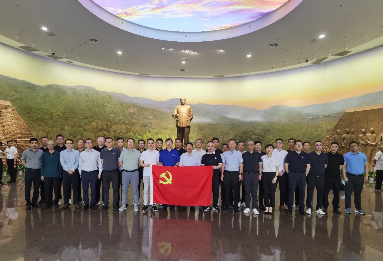 凯发k8控股党委组织高管职员旅行香山革命纪念馆